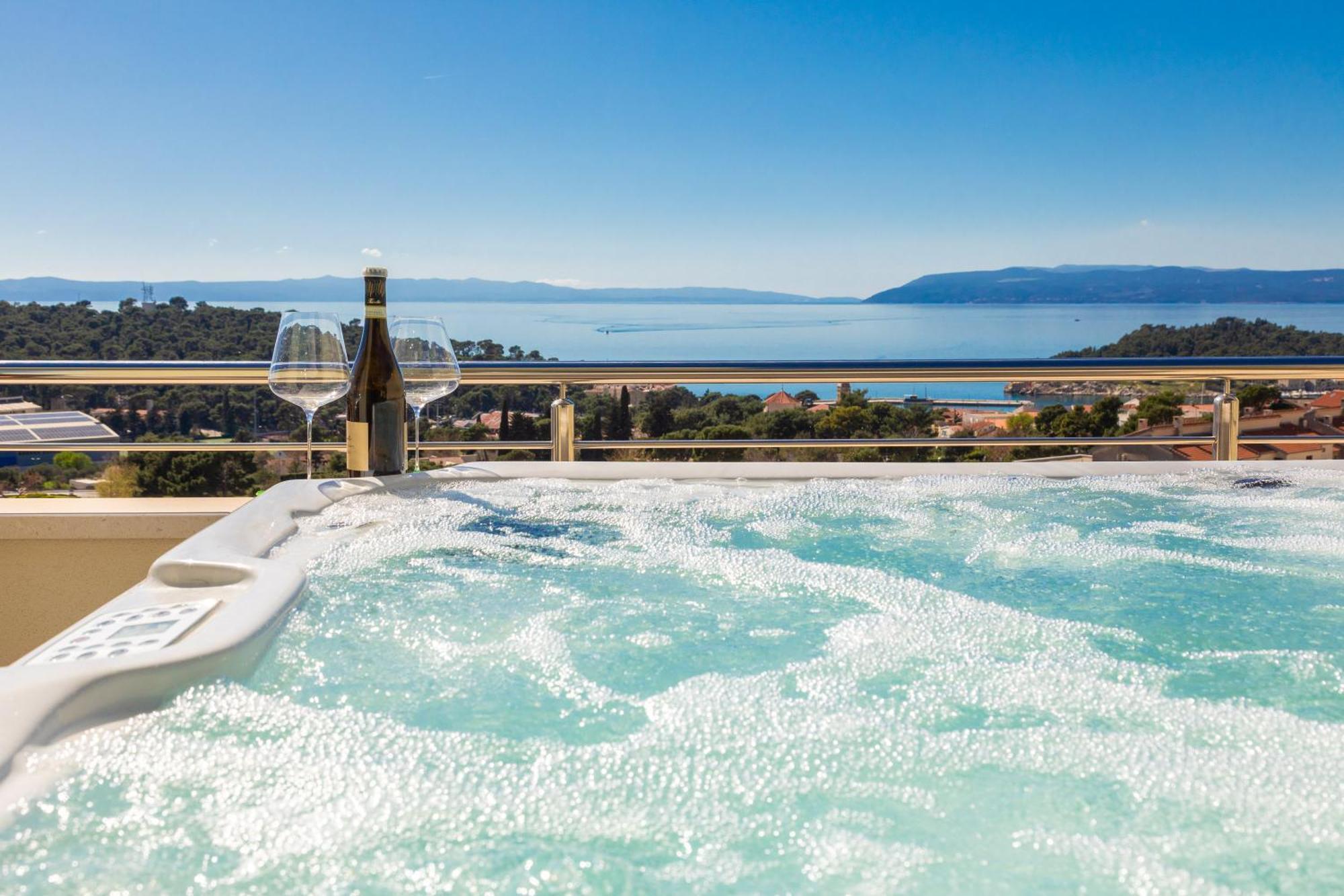 Luxury Penthouse With Jacuzzi, Panoramic View Apartment