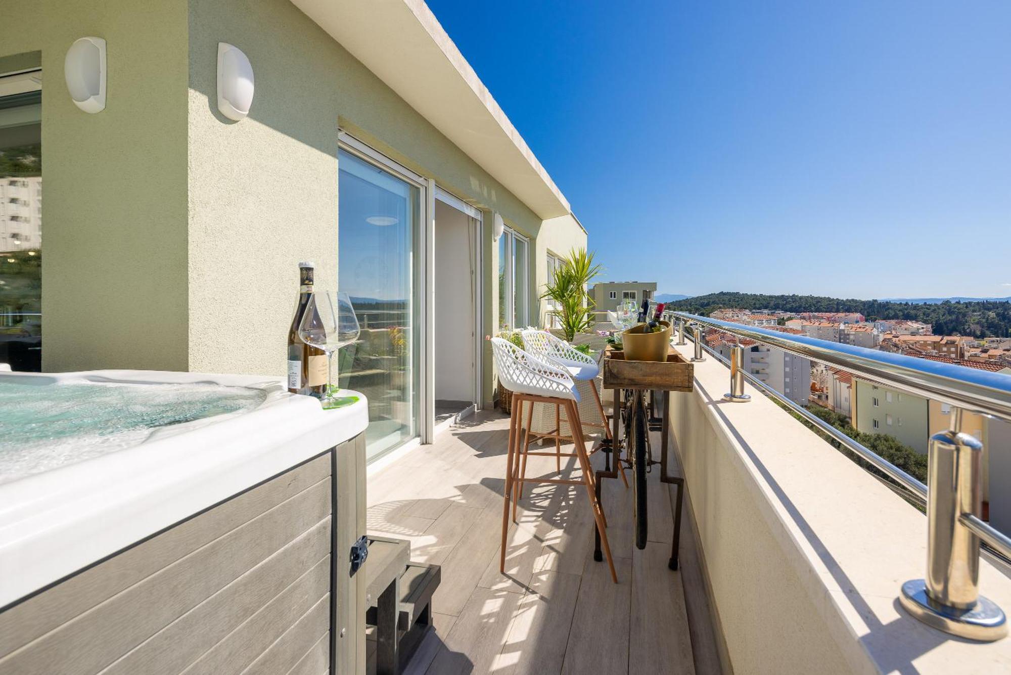 Apartment Luxury Penthouse With Jacuzzi, Panoramic View *