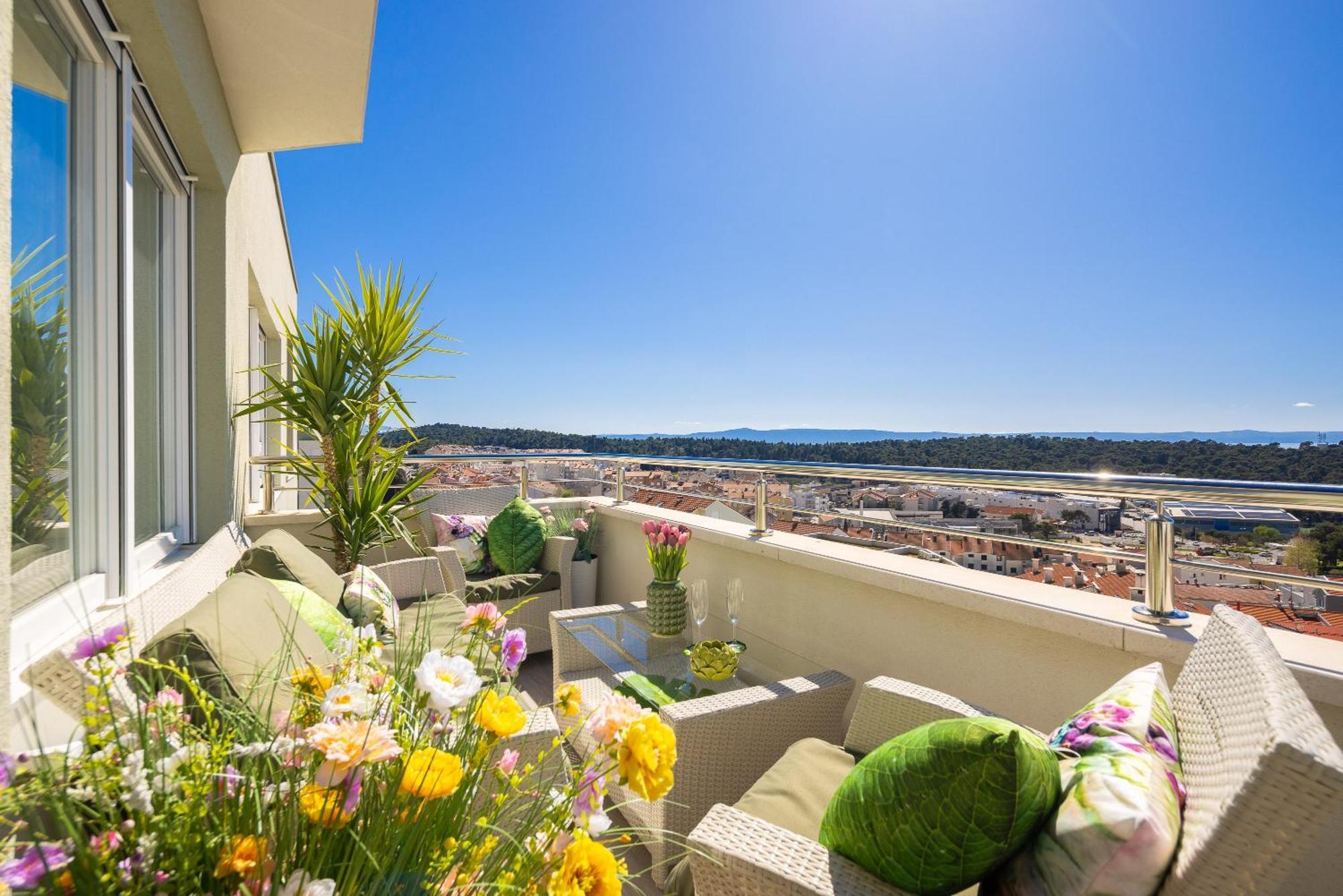 Luxury Penthouse With Jacuzzi, Panoramic View